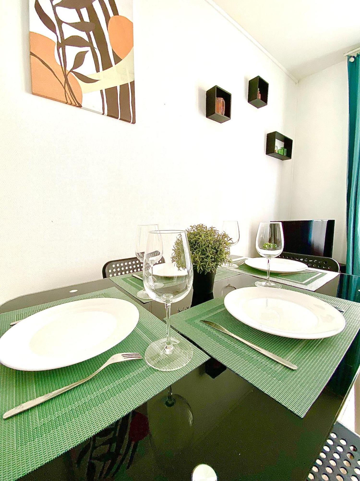 Le Chinchauvaud, Spacieux Avec Balcon ลิมอจส์ ภายนอก รูปภาพ